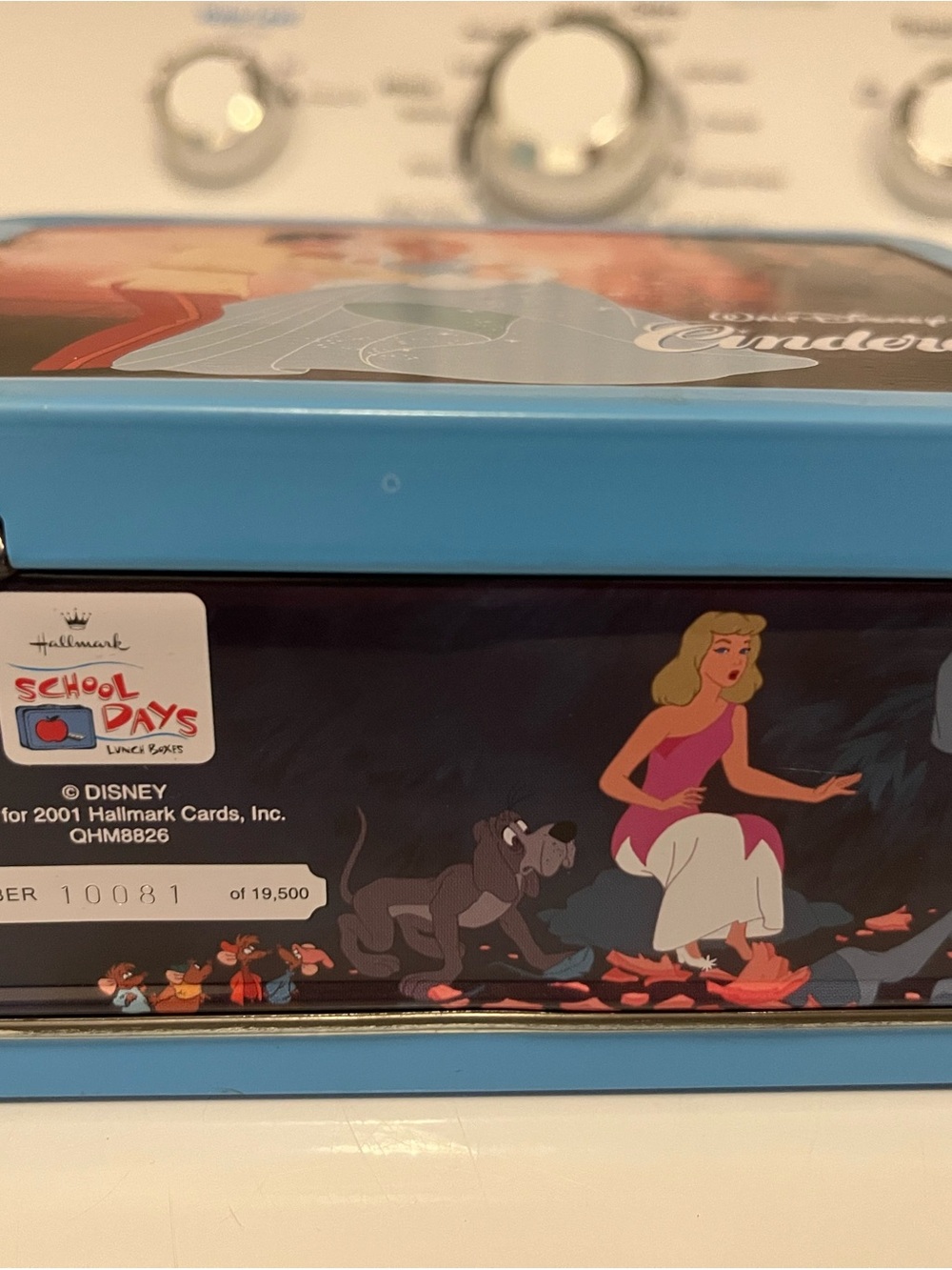 Vintage 2001 Hallmark Cinderella Tin with Thermos and Certificate. - Picture 3 of 10